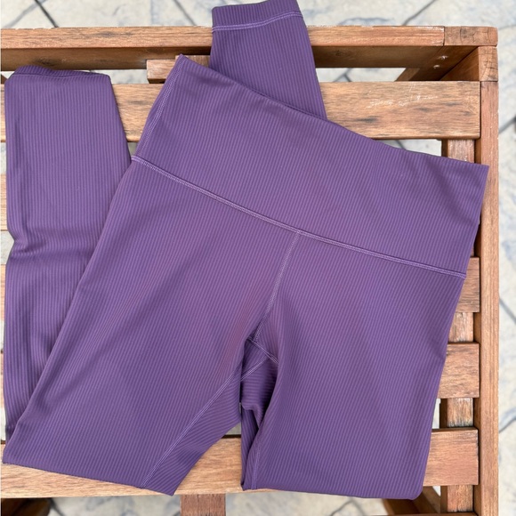 Like new Lululemon Wunder Train High-Rise Ribbed Tight 25"
Grape Thistle 8 - Picture 6 of 8